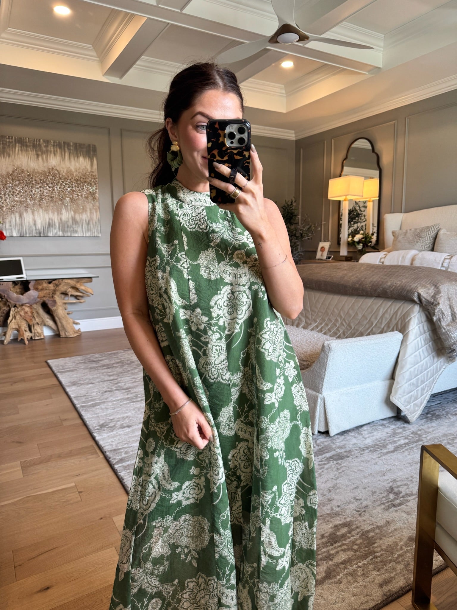 Lindsey: Sleeveless Floral Dress